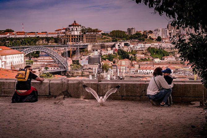 Porto 1/2 Day Walking Photo Tour & Portraits - How Jose Santos keeps the portraits from feeling awkward