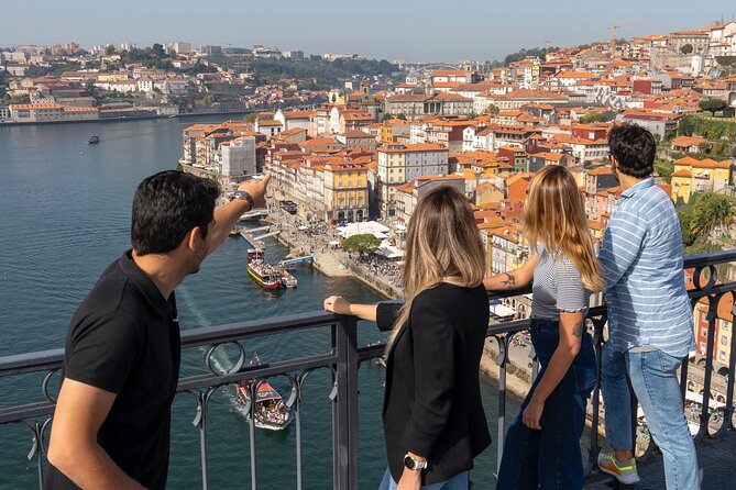Porto 360°: Helicopter Flight, Guided Walking Tour & River Cruise - Choosing your guide language, and getting more from the conversation
