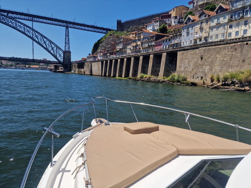 Porto: 6 Bridges Cruise & Port Wine with Sunset Option - Wine on board and how the crew keeps it easy