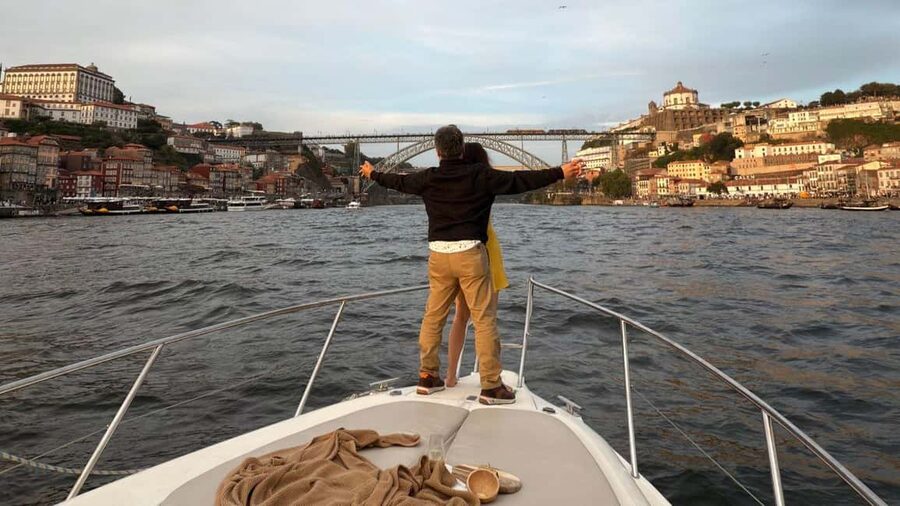 Porto: 6 Bridges Yacht Cruise with Local Wine & Snacks - Freixo Marina start: welcome drink and a calmer pace