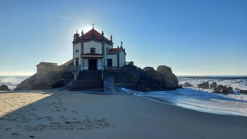 Porto:Aveiro, Cruise, Costa Nova & Capelha da Pedra Full Day - Capela do Senhor da Pedra: the chapel on rocks, and why tide matters