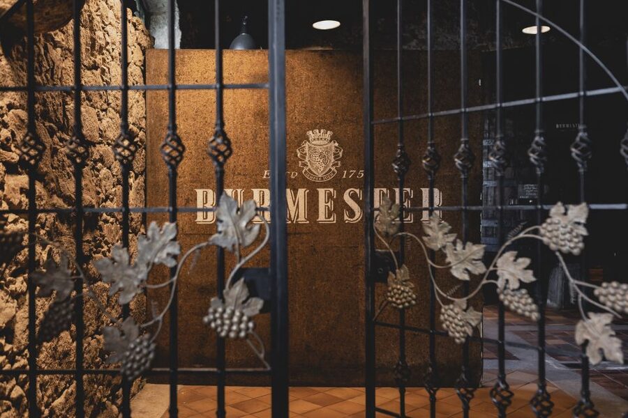 Porto: Burmester Cellar Tour with Tasting & Pairing Options - Finding Caves Burmester, right by the Luiz I bridge