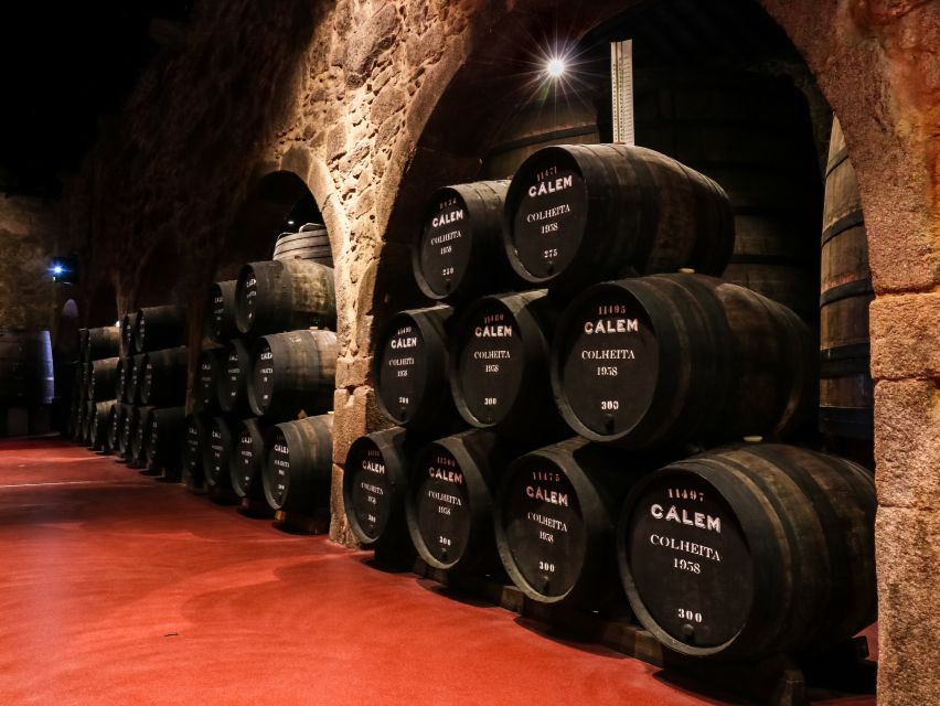 Porto: Cálem Cellar with Chocolate, Cheese, and Wine Tasting - Pace and group size: when it feels smooth and when it can get chaotic