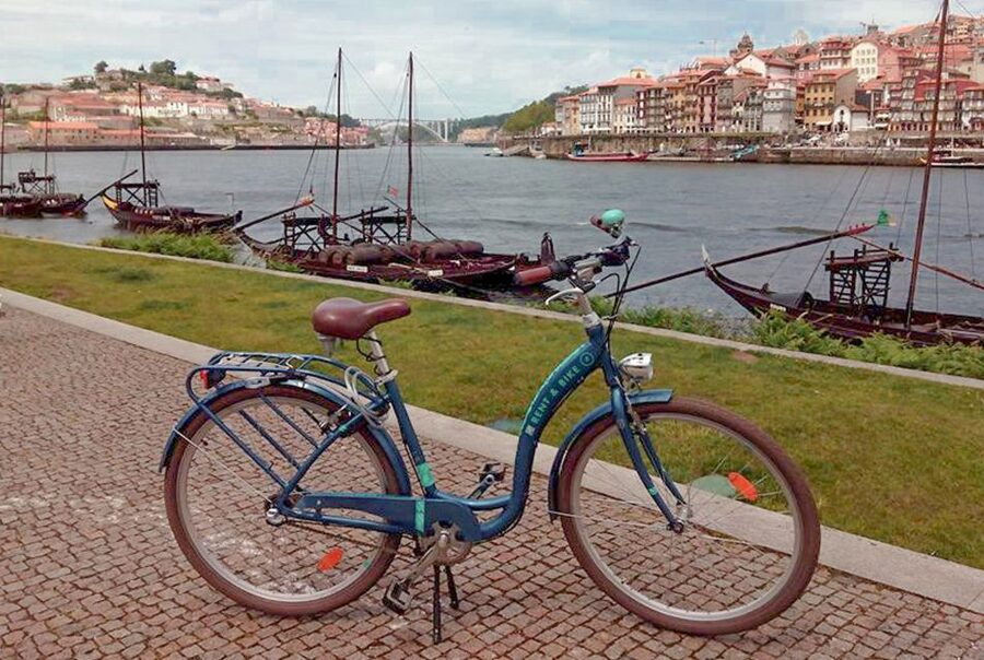 Porto: City Bike Rental - Where You Pick Up Your Bike in Miragaia (Rua Nova da Alfândega 108)