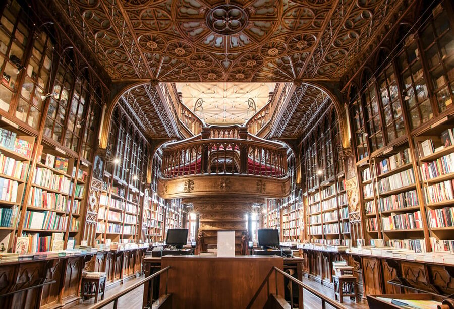 Porto: City Center Walking Tour - Palácio da Bolsa as a Grand Finale