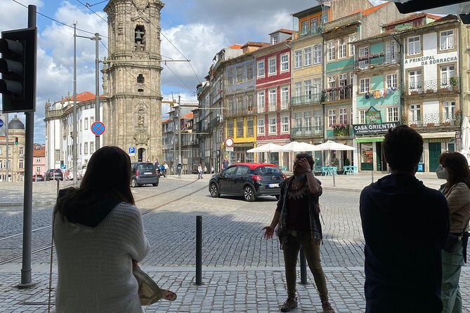 PORTO city Walking Tour - Rua das Flores: the jewelry street that turned into a street-art stage