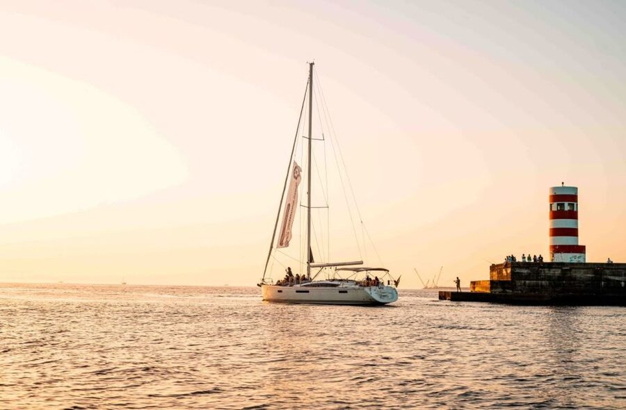 Porto: Daytime or Sunset Douro River Sightseeing Cruise - Onboard comfort tips: what to bring and how to get the best deck time
