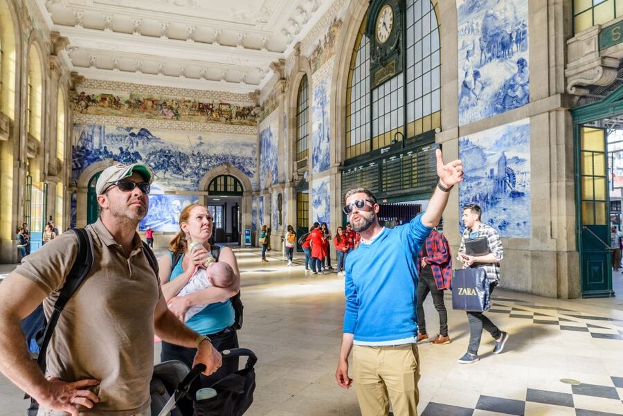 Porto: Delicious Food and Wine Walking Tour - What you get on the 4-hour tour: francesinha plus flame-grilled chicken, then a full meal
