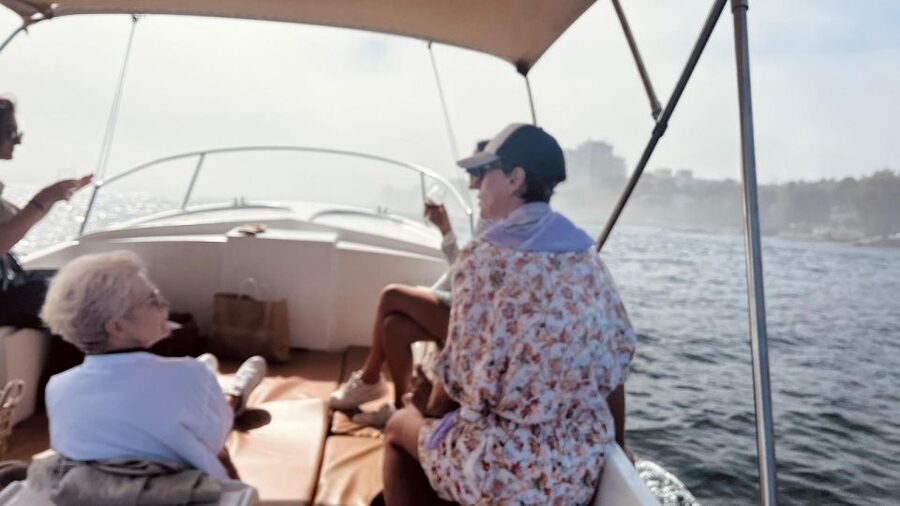Porto: Douro River Boat Cruise with Port Wine Tasting - The Port tasting: three pours, snack pairings, and the stories behind them