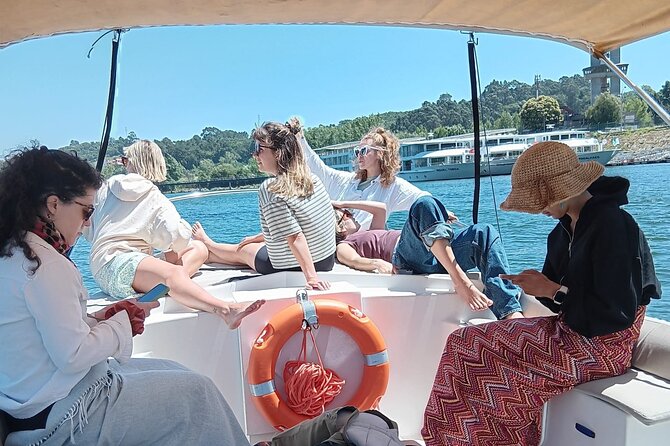 Porto:Douro River boat tour under the 6 bridges - Gliding past the six bridges with real commentary