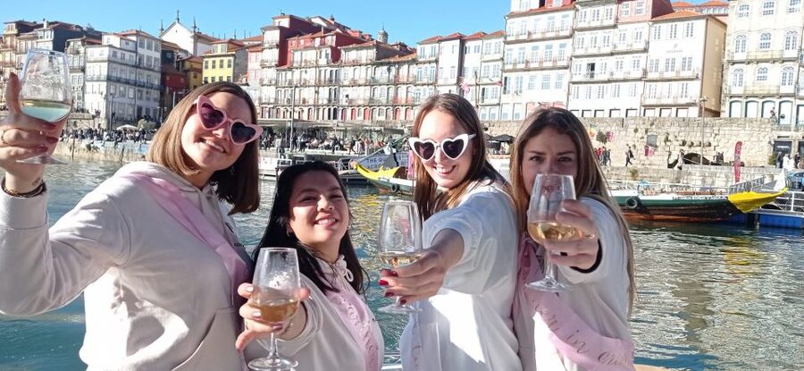 Porto: Douro River Boat Tour w/ Portuguese Wines & Tasting - Wine and tastings that stay grounded in Portuguese style
