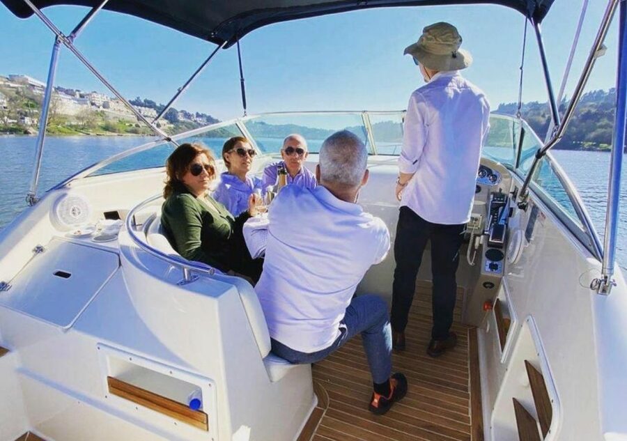 Porto: Douro River Boat Tour w/ Portuguese Wines & Tasting - The boat experience: 27 feet of comfort, not a cattle-boat