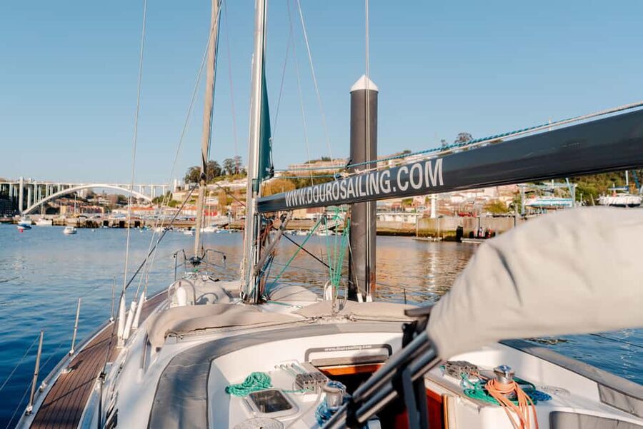 Porto Douro River Cruise: Sunny Day & Peaceful Sunset - The guided style: enough story, lots of time to look