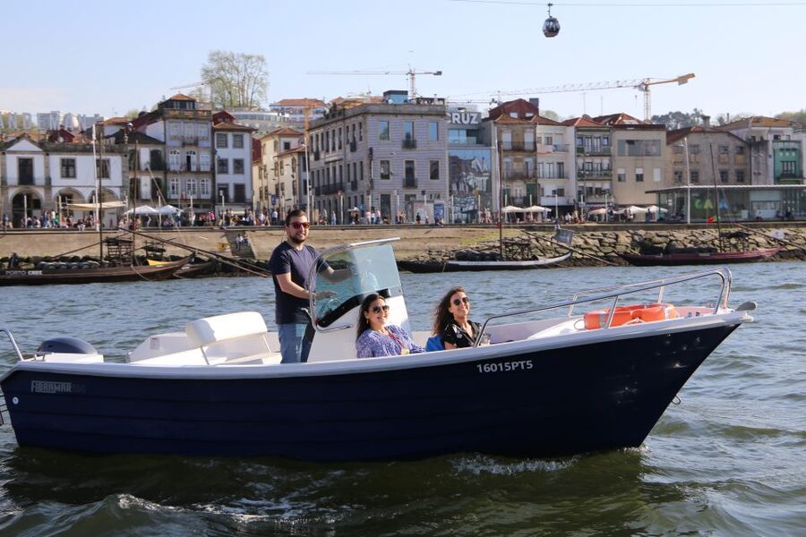 Porto: Douro River Cruise w/ Portuguese Wines & Local Host - Cruising past Palácio do Freixo and the Porto bridges you will remember