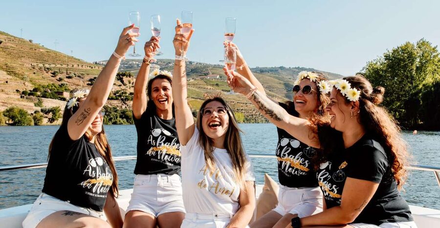 Porto: Douro Valley Full-Day Boat, Train, and Lunch Tour - Lunch in the Douro vineyard towns, a real meal not a snack