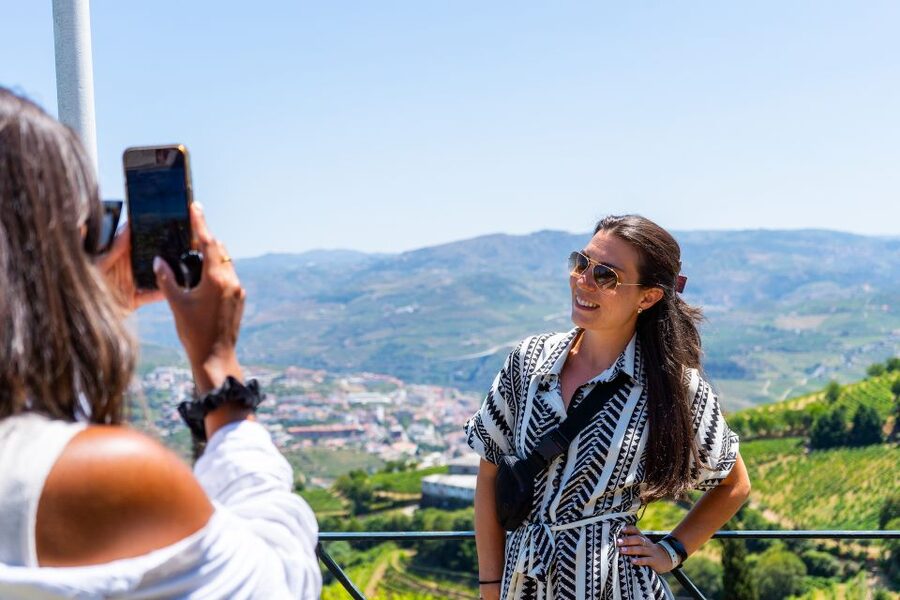 Porto: Douro Valley Tour with Lunch, Boat Cruise & Tastings - Peso da Régua: The 1959 Cooperative Visit That Changes How You Taste Wine
