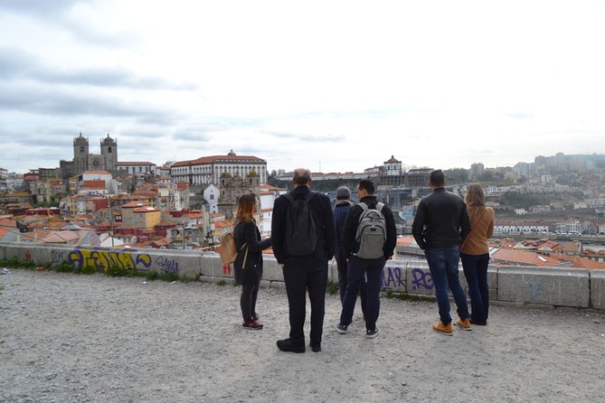 Porto Essential Walking Tour - Meeting point to Ribeira, in a single line