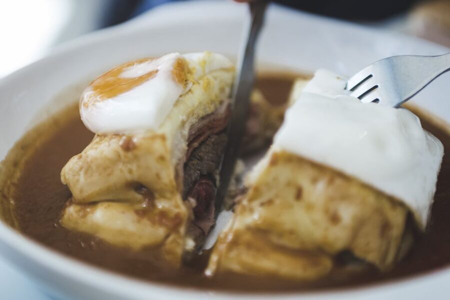 Porto: Evening Local Food Crawl with Drink Pairings - The small-group vibe: conversation, laughs, and meeting people