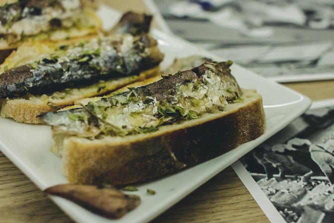 Porto Food and Local Drinks Evening Tour by Food Lover Tour - Where You Start, How the Night Flows, and What to Expect