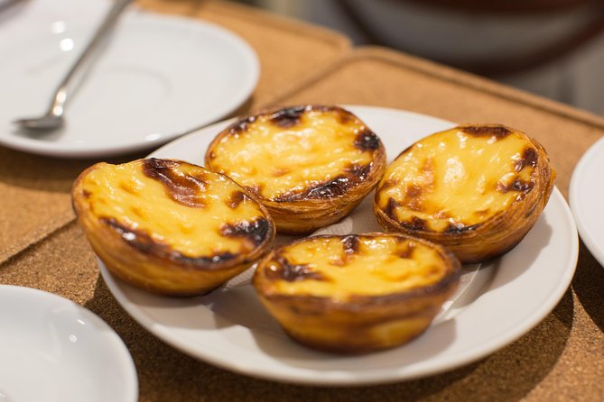 Porto Food & Wine Tasting Tour with Lunch or Dinner Option - Leandro Café and the codfish cake lesson