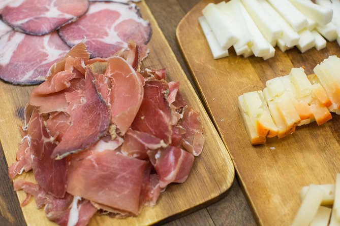 Porto Food & Wine Tasting Tour with Lunch or Dinner Option - The wine bar finale with Port: over 200 wines, but it’s about focus