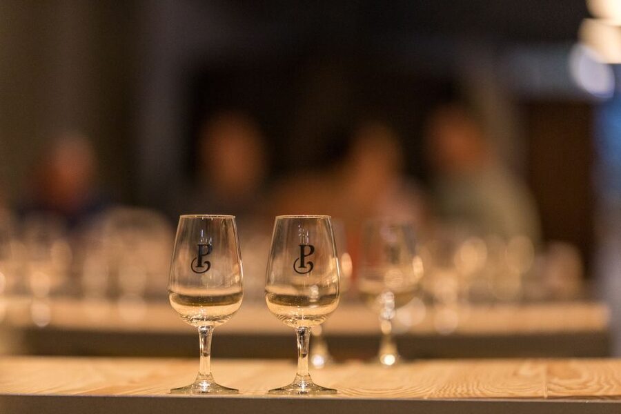 Porto: Guided Tour and Tasting of 3 Port Wines at Poças - When to book, and who this tour suits best