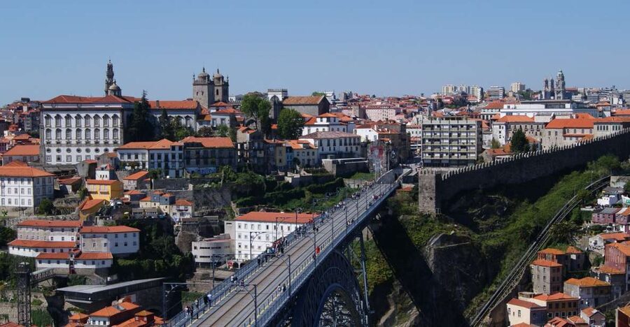 Porto: Guided Walking Tour and Lello Bookshop - Key things you’ll notice