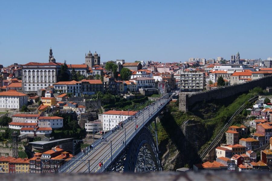 Porto: Guided Walking Tour and Lello Bookshop - Sé and Porto Cathedral: the medieval backbone of the city