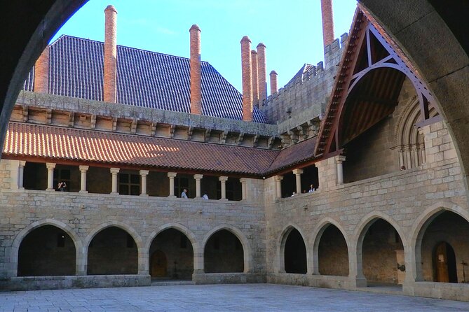Porto: Guimaraes & Braga Small Group Tour with Lunch and Tickets - Se de Braga: Portugal’s oldest cathedral, plus Romanesque-Gothic details