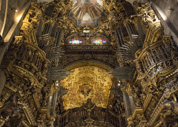 Porto: Guimaraes & Braga Small Group Tour with Lunch and Tickets - Ducal Palace and the walk toward the medieval center