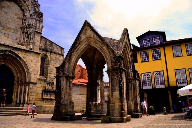 Porto: Guimaraes & Braga Small Group Tour with Lunch and Tickets - The full-day timing: how it stays efficient without feeling rushed