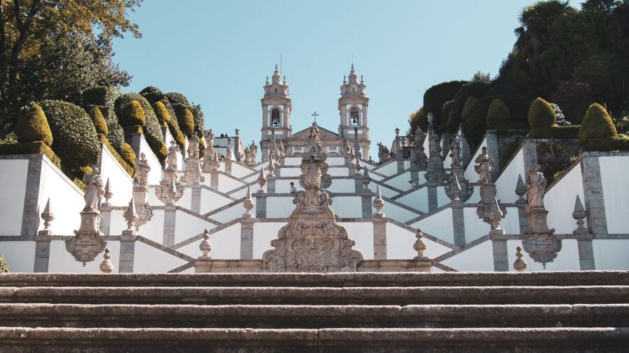 Porto: Guimarães & Braga Tour with Entry Tickets and Lunch - Porto Pickup to Bom Jesus do Monte: why the timing works