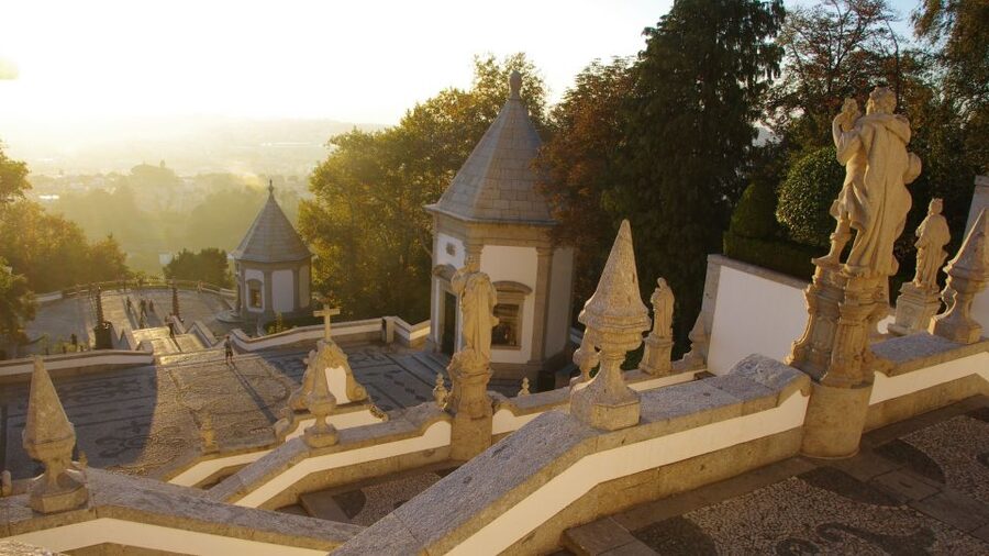 Porto: Guimarães & Braga Tour with Entry Tickets and Lunch - Sé Cathedral of Braga: a guided stop that helps you read the building
