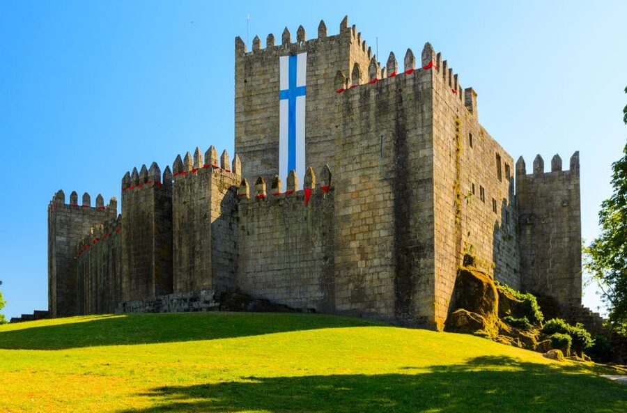 Porto: Guimarães & Braga Tour with Entry Tickets and Lunch - Guimarães Castle: where the medieval story becomes concrete
