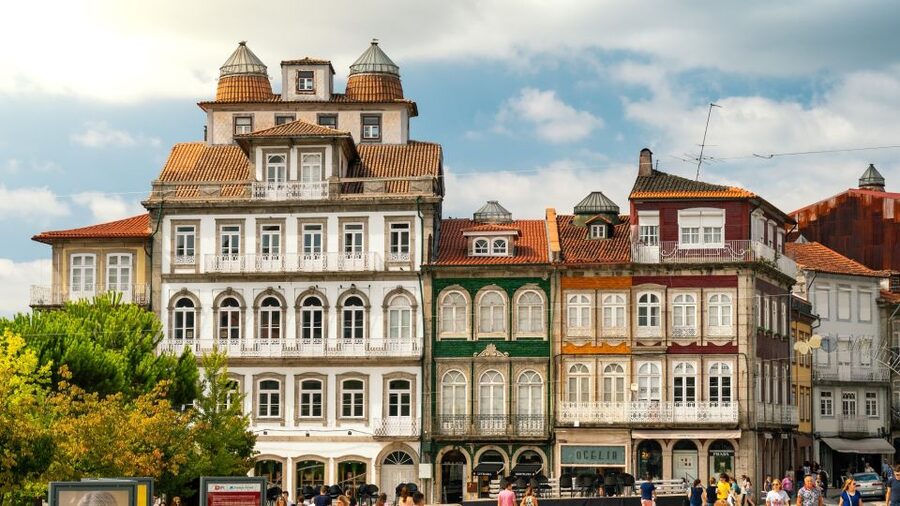 Porto: Guimarães & Braga Tour with Entry Tickets and Lunch - Guimarães medieval streets and Santa Maria Road: reading the town like a local