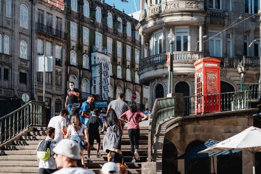 Porto: Harry Potter and City of Porto Guided Walking Tour - Cordoaria’s Garden and Praça de Gomes Teixeira: The story gets playful