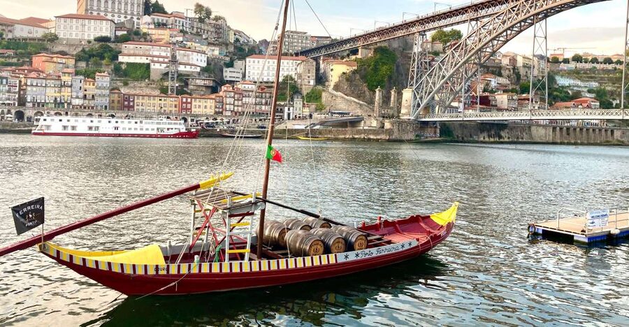 Porto: Highlights & hidden gems Walk - max 10 - Sé and Porto Cathedral area: where Porto’s center of gravity lives