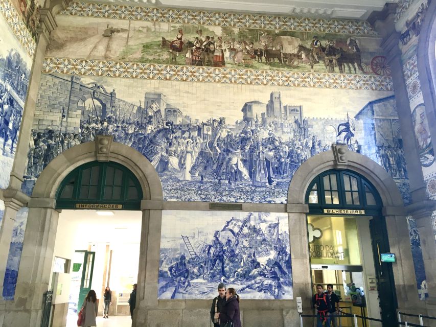 Porto: Highlights & hidden gems Walk - max 10 - Rua das Aldas viewpoint: your photo stop with a plan
