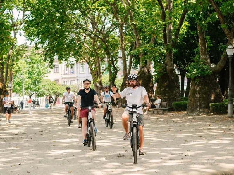 Porto: Highlights in 3 Hours E-Bike Tour - Starting at CICLO EBIKES: find the yellow flag and get set