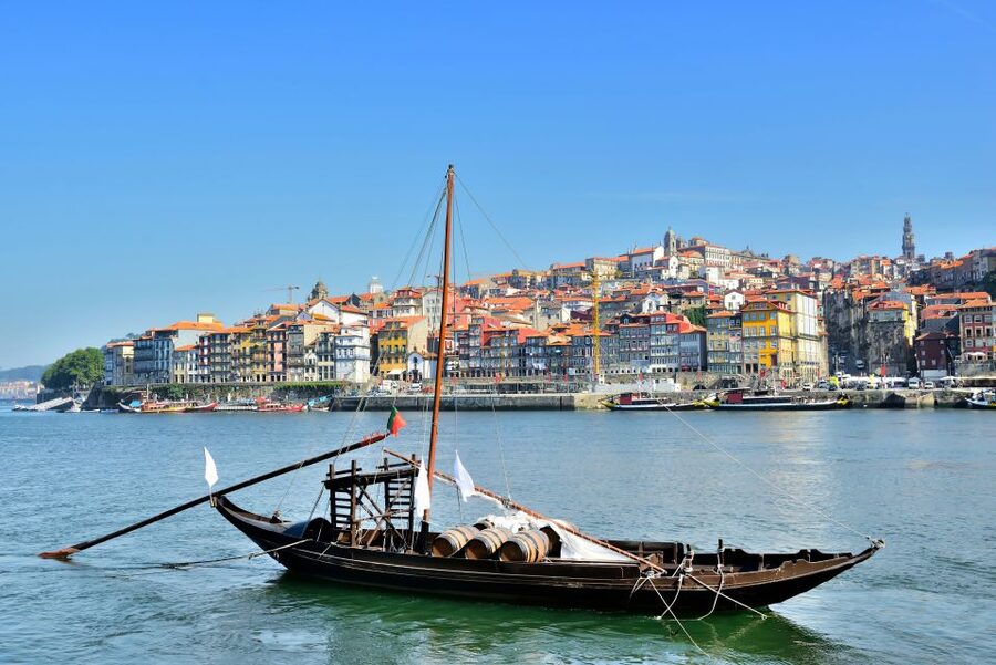 Porto: Historic City Center Walking Tour - Getting Oriented at the Cathedral and Medieval Streets