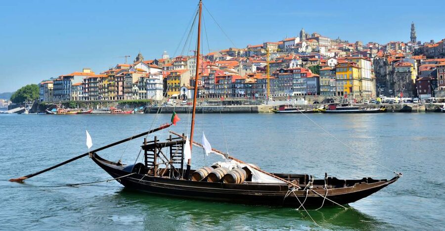 Porto: Historic City Center Walking Tour - São Bento Train Station Tiles: A Photo Stop with Real Context