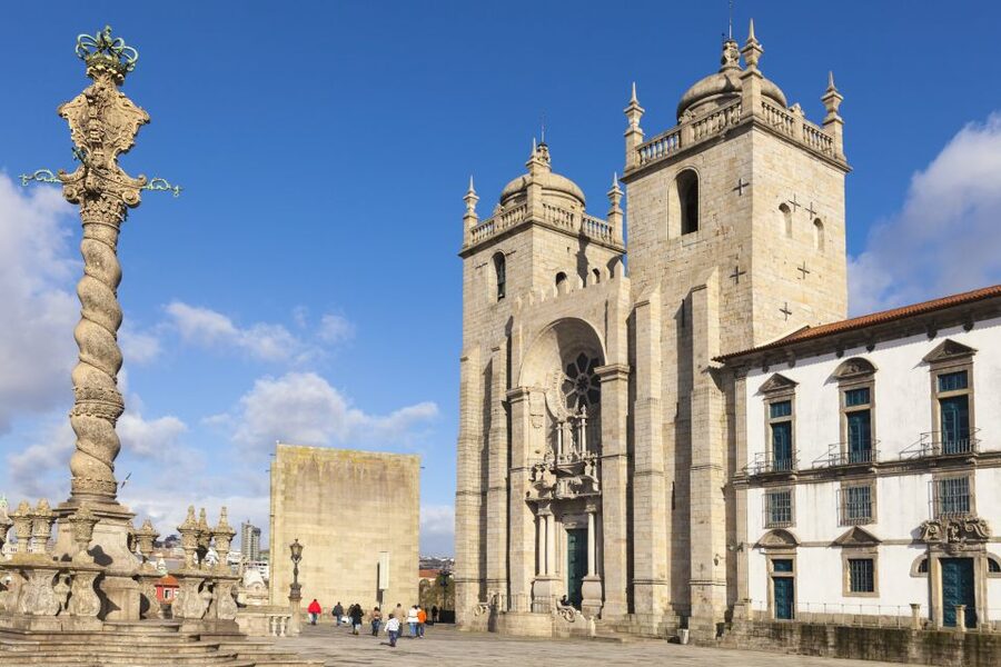 Porto: Historic City Center Walking Tour - Avenida dos Aliados: Porto’s Big-City Center Feeling