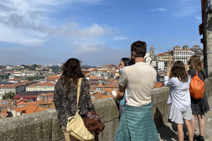 Porto: Historical Center Walking Tour - Ending with Porto wine, bread, olive oil, and optional Virtudes Gardens picnic