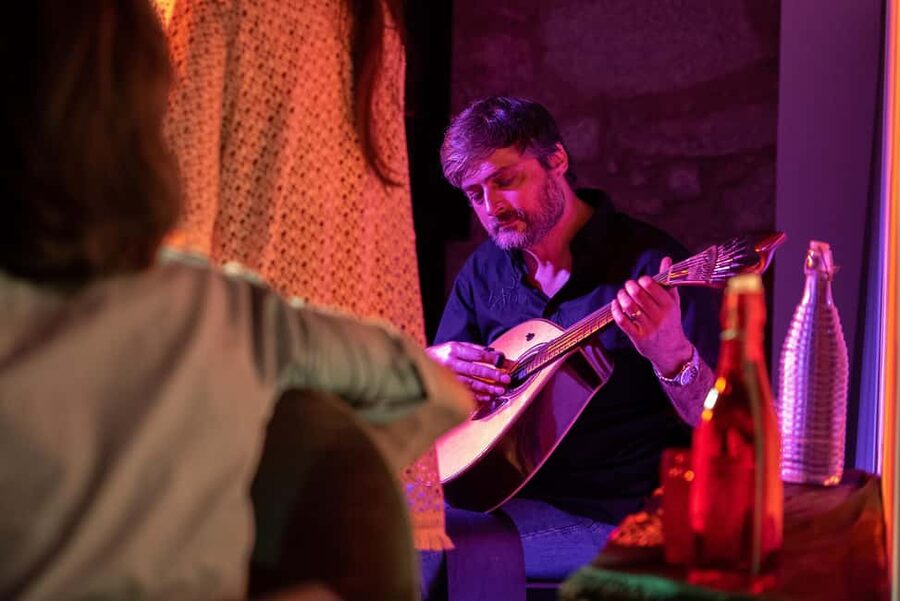 Porto: Live Fado Concert with Glass of Tawny Port Wine - The show format: live fado plus testimonials you can actually follow