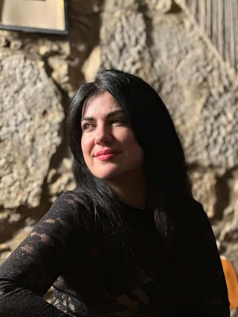 Porto: Live Fado Concert with Glass of Tawny Port Wine - Amalia Rodrigues segment: how fado became a legend