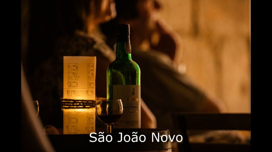 Porto: Live Fado Show with Glass of Port Wine - Casa do Fado in Porto, three historic rooms you can choose