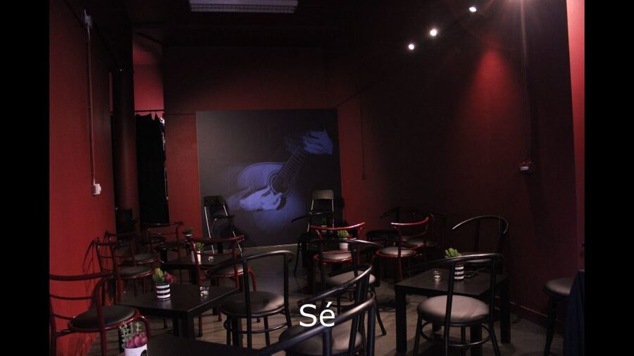 Porto: Live Fado Show with Glass of Port Wine - What the one-hour fado show feels like (and why the acoustics matter)
