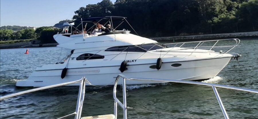 Porto: Luxury Yacht Tour of the 6 Bridges and Douro Estuary - First Glance From the Douro Marina in Vila Nova de Gaia