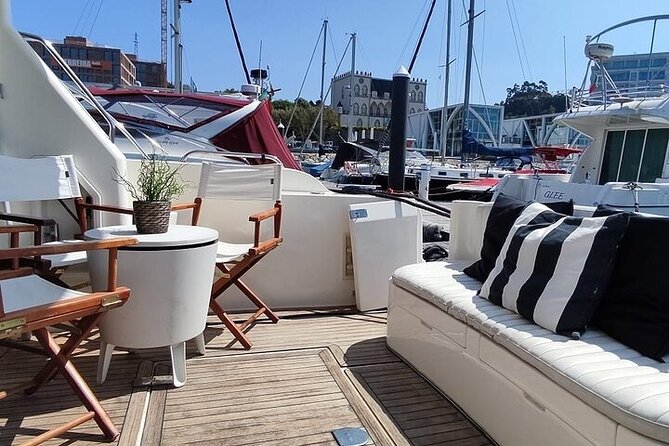 Porto: Luxury Yacht Tour on the Douro River - Sunset or Daytime - What to wear: the coat and sports shoes plan