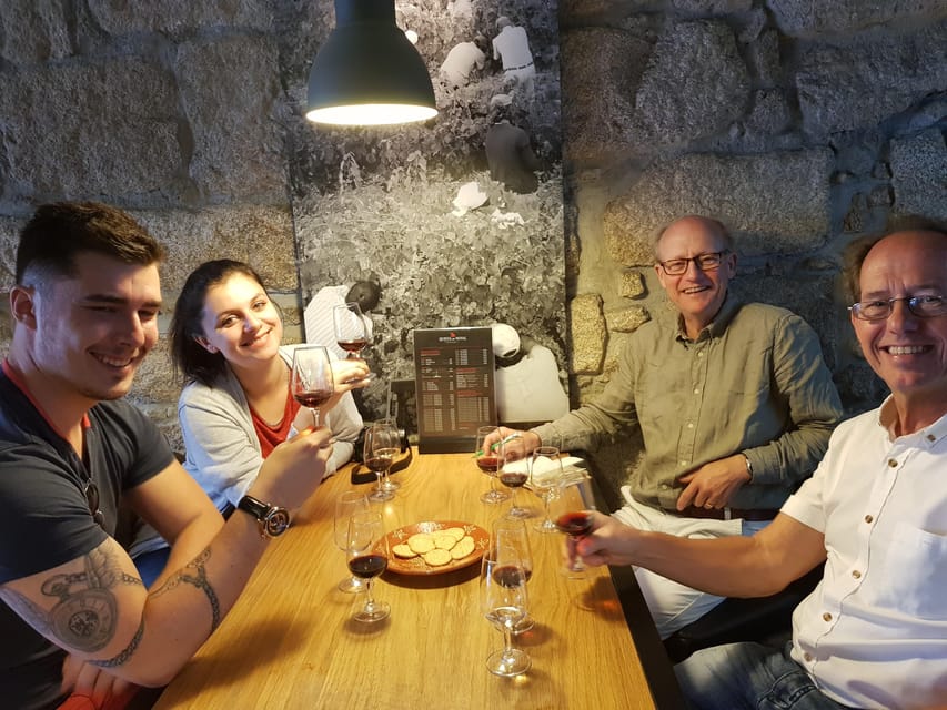 Porto: Port and Douro Wine Walking Tour with 9 Tastings - Vila Nova de Gaia, the smart start for Port people